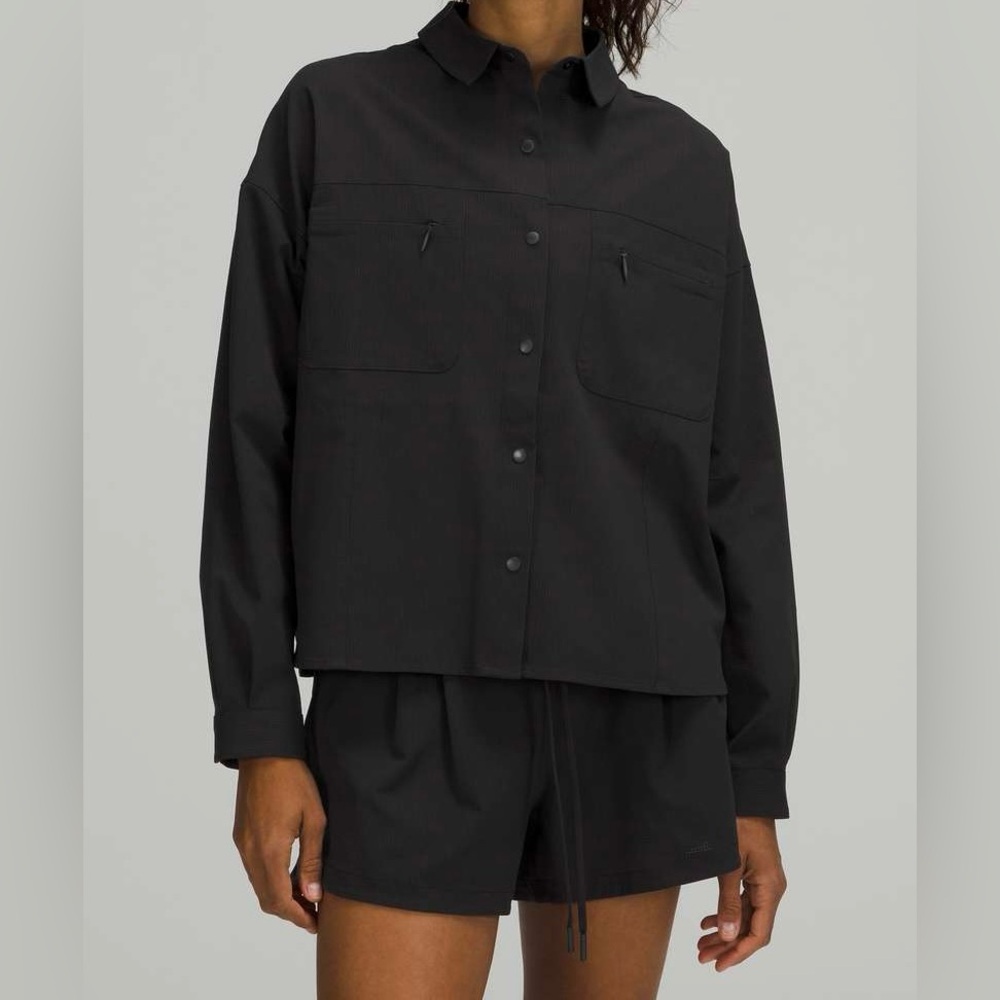 Lululemon Ventlight Button-Up Shirt
Black

Size- 4